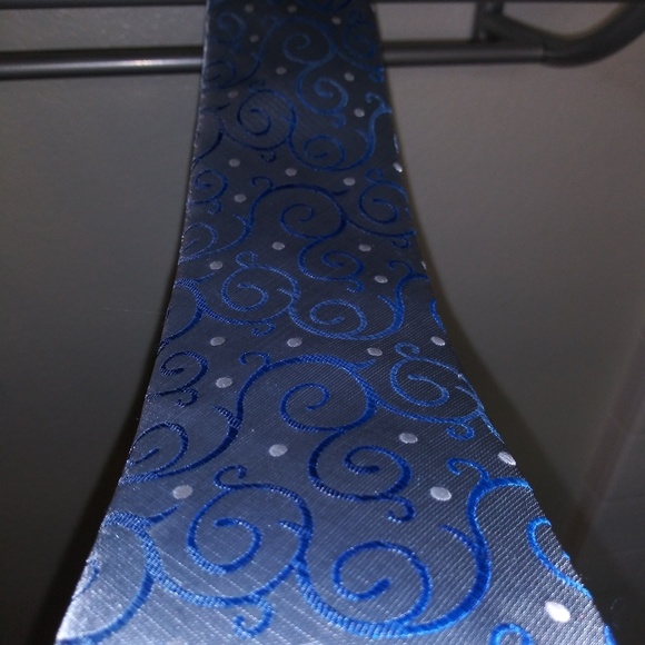 NWT Tie - Picture 5 of 5